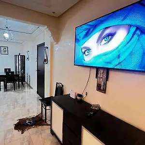 Apartamento Magnifique Spacieux Confort Propre Familial 2 Salon Et Salle A Manger A 20mn A Pied De Place Jemaa El Fina 4 Piscines Dans Espace De Golf A 12 Mn En Voitures L Entree Est Gratuit Pour La Clientele Ouvert Entre 10h Et 20h, Marrakesh