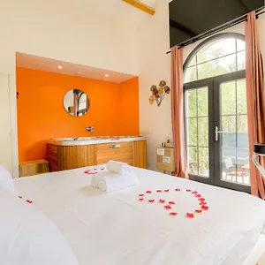 https://villa-romantique-et-sensuelle.hotels-rhonealpes.com